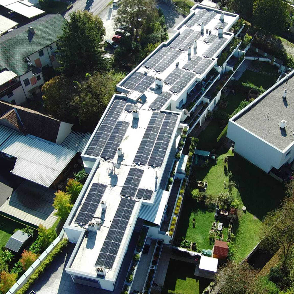 Gemeinschaftliche Photovoltaik auf einem Wohnhaus in der Arnfelsterstraße. Errichtet und Betrieben von der Sonnenschmiede.