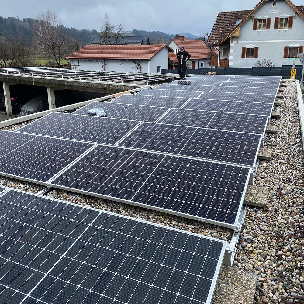 Gemeinschaftliche Photovoltaikanlage auf einem Mehrparteienhaus bzw. Mehrfamilienhaus bzw. Wohnhaus in Hitzendorf in Hitzendorf. Betreiber der PV Anlage ist die Sonnenschmiede.